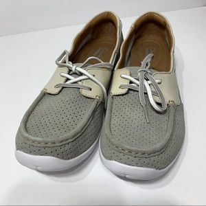 NIB Adorable Clarks Gray and Cream‎ Leather Loafers